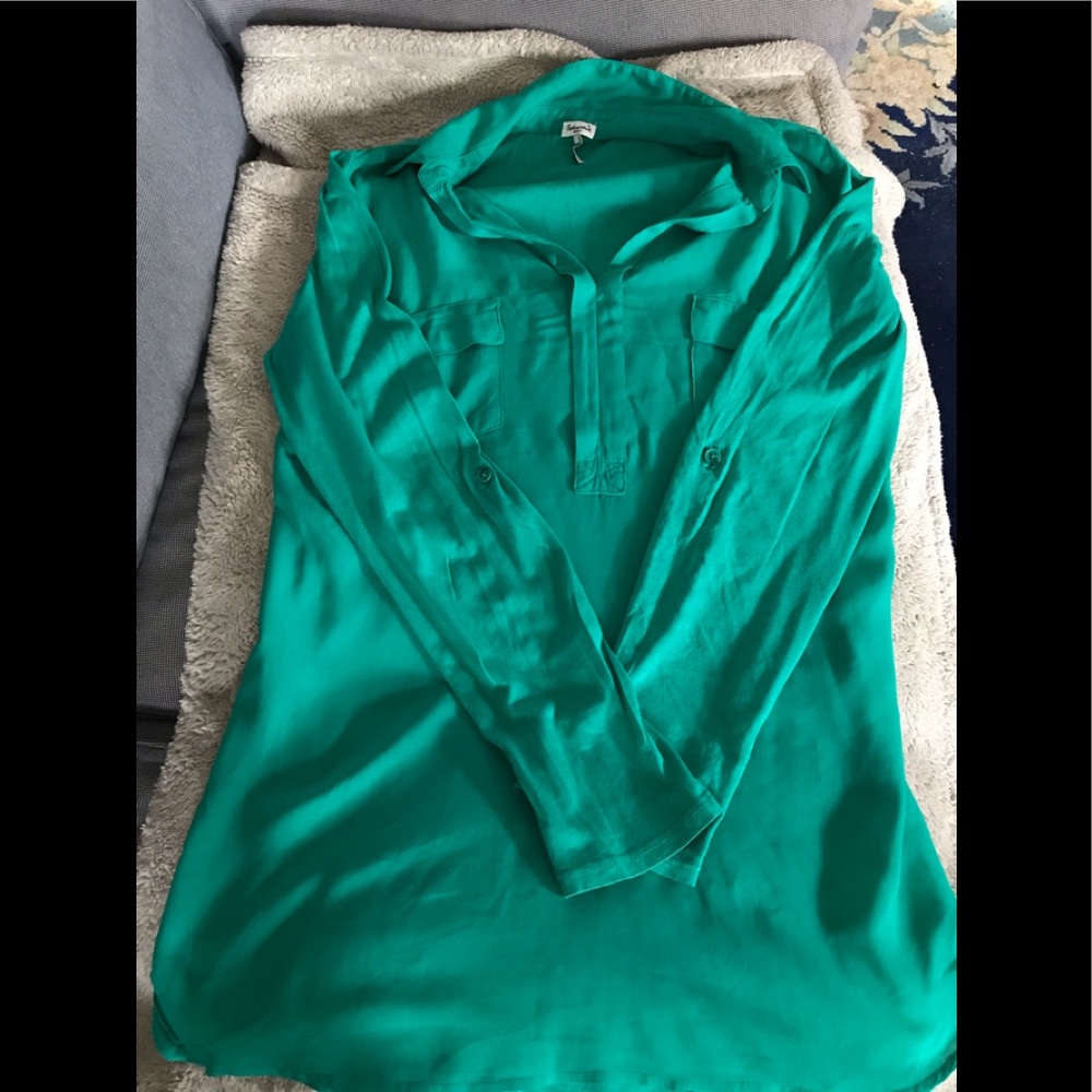 Splendid Spread Collar Knit Sleeve Shirt